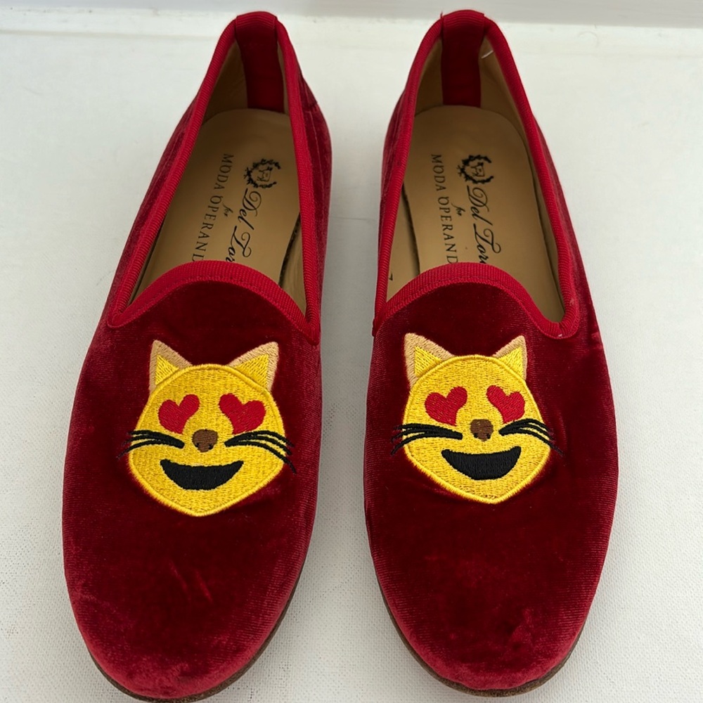 Del Toro Red Velvet embroidered Cat Loafers size 8.5